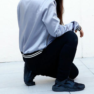 2025 meilleur Design femmes Satin Bomber veste varsity veste femmes grande taille fermeture éclair manches longues Bomber veste entièrement personnalisé - Product Image 3