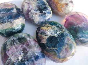 Fourniture en gros de pierres de palmier en cristal poli pour la guérison énergétique Feng Shui & Love et le soulagement du stress Prix d'utilisation de poche - Product Image 2