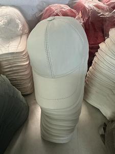 Berretti da Baseball in pelle alla moda con tesa curva per sport all'aria aperta - Product Image 4