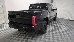 Toyota Tundra 1794 Edición Limitada 2024 con potente motor híbrido i-FORCE MAX y suspensión FOX mejorada - Product Image 4