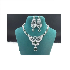 Collier en laiton élégant avec un savoir-faire supérieur pour une tenue formelle et festive décontractée Conceptions personnalisées disponibles - Product Image 1