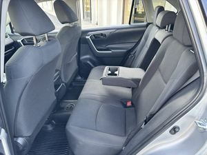 2021 Toyota RAV-4 LE AWD Turbo Moteur Sedan Sièges en cuir Boîte de vitesses manuelle/automatique Caméra arrière R17 Barre de toit en alliage foncé - Product Image 2