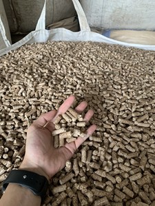 เชื้อเพลิงอัดแท่ง CREKS สำหรับระบบทำความร้อน ขี้เถ้า 0.4% ความชื้น 9% แคลอรี่ 4722J ความหนาแน่น 614 กก./ลบ.ม. เส้นผ่านศูนย์กลาง 6 มม. ความยาว 16.2 มม. - Product Image 4