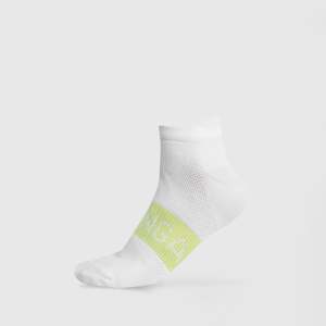 Chaussettes courtes Swift avec logo personnalisable, broderie jacquard, imprimé, antibactériennes et de haute qualité, disponibles en blanc - Product Image 1