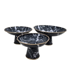 Support de serveur de gâteau de finition plaqué or à bordure en relief pour célébration de mariage de luxe - Product Image 4