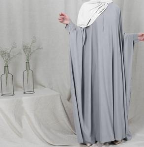 Robe musulmane Dernière conception Abayas personnalisées fabriquées au Pakistan Disponible en vrac Élégant Abaya jilbab Baggy pour femmes - Product Image 5