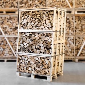 Bois de chauffage sec Ankara : Lot de bois empilé dans une caisse en bois avec sangles métalliques pour stockage extérieur - Product Image 2