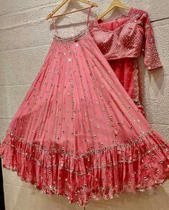 NUEVO FABZONE BRIDAL Lehenga Choli de Georgette de Seda con Trabajo de Espejos Real de Gujarat y Dupatta - En Stock - Product Image 1