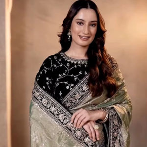 Sari en broderie douce le plus vendu pour femmes Meilleur prix en provenance d'Inde en mousseline de soie avec broderie sur toute la surface du sari - Product Image 1