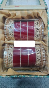 Elegante conjunto de Chura nupcial de diseñador en rojo y marfil Completa tu look del Día de la boda con elegancia para un suministro al por mayor - Product Image 6