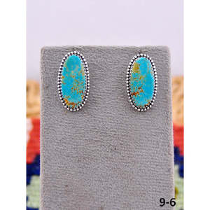 Artisanat du Sud-Ouest # 8 Boucles d'oreilles clous en turquoise et argent sterling, serties avec technologie d'incrustation en clos, à tige - Product Image 1