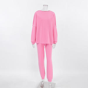 ชุดเซ็ตเสื้อฮู้ดดี้ผ้าฟลีซปักลายทรงสลิมฟิตสำหรับผู้ชาย และชุดเซ็ตเสื้อผ้าลำลองแบบมีกระเป๋าสำหรับผู้หญิง 2 ชิ้น - Product Image 4