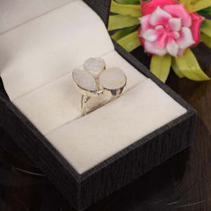 Bague fine en argent sterling 92,5 faite à la main, pierre précieuse Druzy blanche naturelle, coupe marquise, placage platine rhodium, 5,43g, 15x7mm/12x10mm - Product Image 3