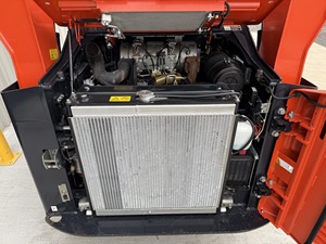 Chargeuse sur pneus Kubota SVL75-2 d'occasion de haute qualité |   Chargeuse sur chenilles de 4 tonnes avec une capacité de charge utile de 2 300 lb |   Certifié EPA - Product Image 4