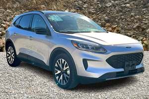 Increíble Ford Escape Hybrid SE Sport 2020 en perfectas condiciones con poco kilometraje en stock, ofrecido a una oferta increíble que no querrás perderte - Product Image 5