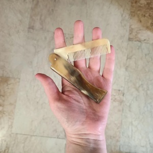 Einzigartiger geschnitzter Achat-Ochsen hornkamm aus Indien Poliertes natürliches Büffelhorn <span class=keywords><strong>massage</strong></span> gerät für das stilvolle Tier design des Kopfes - Product Image 2