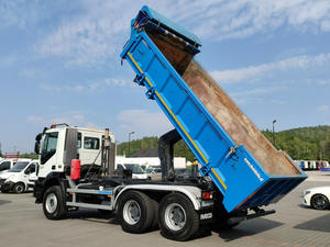 Camión Volquete IvecoTrakker 360 EEV Manual 6x4 2013, Euro 3 Diésel, 35000 kg de Peso Bruto Vehicular - Product Image 4