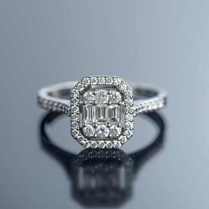 Anillo de Compromiso Solitario de Oro Blanco con Corte Brillante Redondo de 0.35 Ct, Engaste Pavé, Joyería Genuina, Regalo - Product Image 1