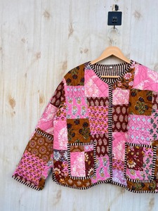 Chaqueta Acolchada de Algodón con Patchwork Hecha a Mano en India, Chaqueta Acolchada de Algodón Estilo Vintage Color Durazno, Abrigo Bohemio Reversible para Mujer - Product Image 3