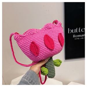 Bolso de hombro cruzado de ganchillo con diseño de tulipán, moderno, portátil, para teléfono móvil, dulce, de capacidad media, hecho a mano con cierre de hebilla. - Product Image 6
