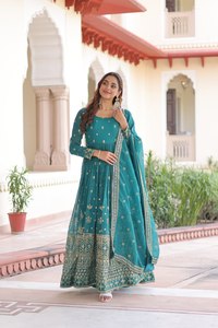 Robe traditionnelle indienne de dernière collection, exclusive, avec de superbes broderies, pour les occasions de mariage élégantes, vêtements ethniques en gros - Product Image 3