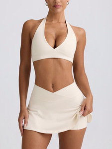 Ensemble de yoga et de fitness pour femmes, haut brossé très extensible à col licou avec soutien-gorge intégré et jupe-short de tennis - Product Image 5