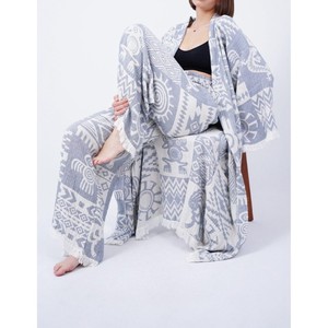 Kimono long pour femmes, design élégant et drapé, offrant une coupe décontractée et une couverture élégante pour un usage quotidien, en provenance d'Inde - Product Image 2
