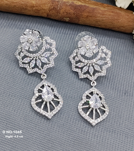 Pendientes radiantes con un diseño elegante para complementar a las mujeres que buscan accesorios únicos y de moda de la India - Product Image 2