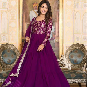 Hermoso vestido de fiesta y Dupatta - Product Image 1