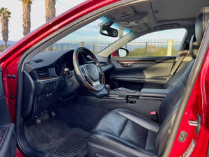 Voiture d'occasion de qualité abordable, Le-x-us ES 3-50 rouge 2014, conduite à gauche - Product Image 2
