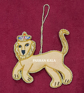 Hermoso adorno colgante de Navidad de Color dorado hecho a mano con forma de Animal con adornos decorativos para el hogar de tela dorada de la mejor calidad - Product Image 1