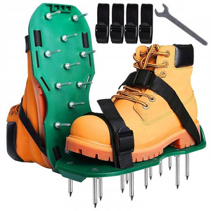 Cubrezapatos con pinchos para airear el césped manualmente, para perforar el suelo del jardín - Product Image 2