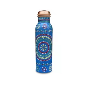 Botella de agua de cobre puro duradera y confiable con diseño impreso para agua hirviendo para regalo de aniversario o Baby Shower - Product Image 4