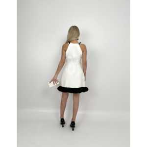 Vestido de satén con diseño sin mangas, cintura natural, pedrería y dobladillo con volantes - 4008 - Product Image 3