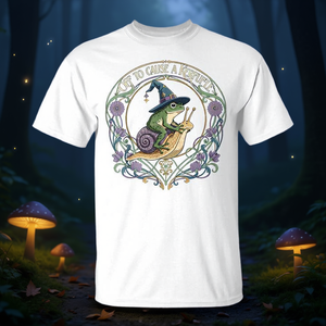 T-shirt divertente con meme della lumaca strega maga, pronta a creare un po' di commovimento - per meme e giornate divertenti! - Product Image 3