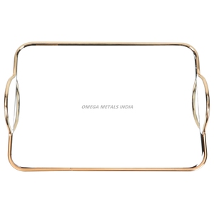 Ensemble de plateau de service en métal noir rustique avec base en bois et poignées robustes, idéal pour servir élégamment des aliments et des boissons - Product Image 3