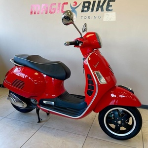Per Scooter a Due Ruote VESPA 300 GTS SUPER - Product Image 1