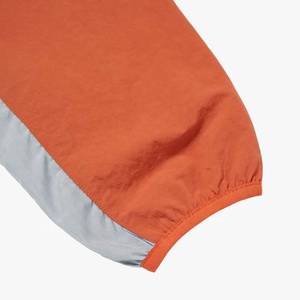 Conjunto de Pantalones y Chaqueta Cortavientos de Nailon Ligero y Transpirable con Cremallera y Logotipo Personalizado, Diseño de Dos Piezas con Parches, para Hombre, en Poliéster - Product Image 5