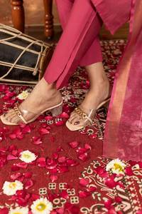 Elegante Conjunto de Kurta Recta Gajari para Mujer con Bordado Elegante y Dupatta Floral - Product Image 6