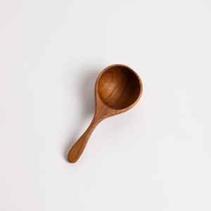 Cuchara de Servir Clásica de Madera Natural Ecológica con Diseño Ergonómico y Acabado Liso para Tareas Diarias de Cocina - Product Image 1