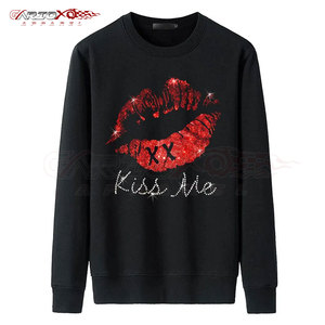 Sweat à manches longues pour hommes avec strass avec imprimés audacieux et finition brillante Sweat-shirt urbain pour hommes avec graphique en strass - Product Image 1