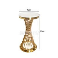Support à gâteau en bois et résine support à dessert décoratif élégant pour fête d'anniversaire de mariage et utilisation de cuisine à domicile moderne d'Inde