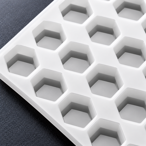 Lámina de Silicona Industrial para Moldear Dulces con Cavidades Hexagonales Lisas para Productores de Gomitas y Confiteros por Contrato - Product Image 4