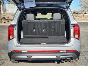 Palisade Calligraphy AWD 2024 Plateado, Usado, Asientos de Cuero en la Tercera Fila Izquierda, Techo Corredizo, Arranque Remoto, Rines de Aleación - Product Image 4