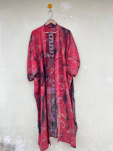 Kimono de seda rojo y negro hecho a mano ligero indio reciclado para playa y Festival para verano y otoño tamaño libre - Product Image 2