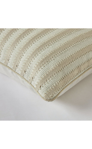 Almohada Lumbar Decorativa Beige con Rayas Cabana, Ecológica, Transpirable, No Tóxica, Tejida, 400 Hilos, Moderna, con Cierre de Cremallera Extraíble - Product Image 3