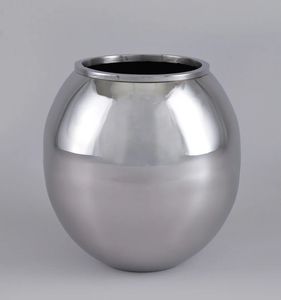 Jarrón Decorativo de Aluminio Ingeruth con Acentos Plateados Texturizados Artísticos y Forma Escultural para Interiores Modernos y Elegantes - Product Image 6