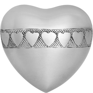 Urne funéraire souvenir en forme de cœur unique pour cendres humaines fabriquée à la main en laiton et gravée à la main à la maison - Product Image 6
