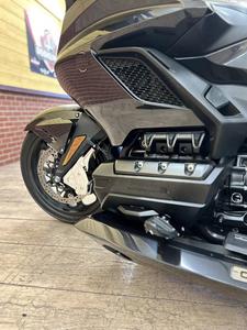 Tout nouveau Goldwing 1800 automatique DCT noir métallisé, trike CSC le plus récent, édition de luxe - Product Image 3