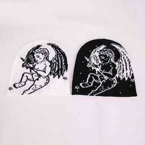 Bonnet élégant en strass avec texture tricotée chaude, accents scintillants et confort doux, parfait pour l'hiver, la mode et le quotidien. - Product Image 4